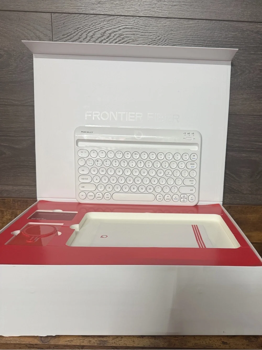 Macally Bluetooth Keyboard for iPad | Rechargeable Wireless | White | NEW in Box